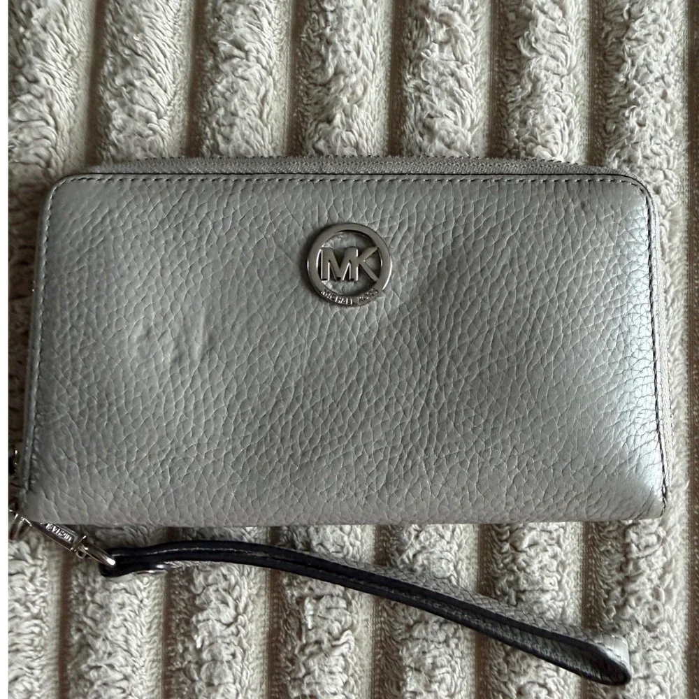 Michael Kors Adele Continental Wristlet Grey Pebbled Leather Wallet 35H5SFTE3L